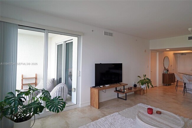 Building Photo - 20000 E Country Club Dr