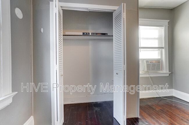 Building Photo - 3640 Besuden Ct