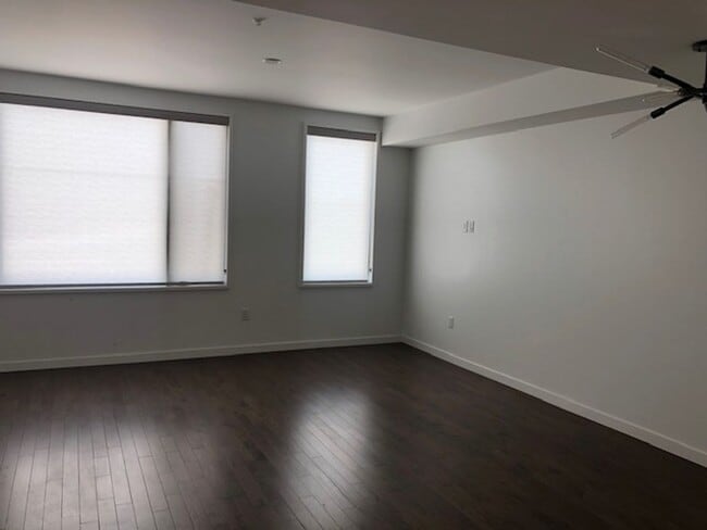 Building Photo - 2 Bedroom Condo in the Confluence!