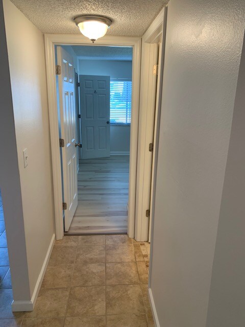 Building Photo - 2045 Hunters Glen Dr