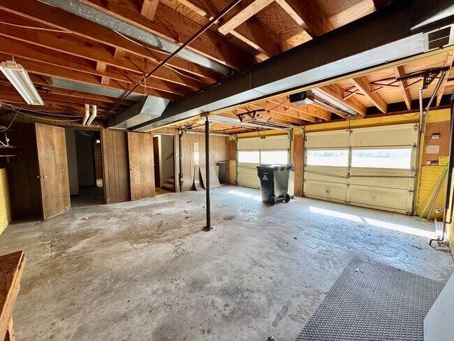 Building Photo - 203 Larkin Ave