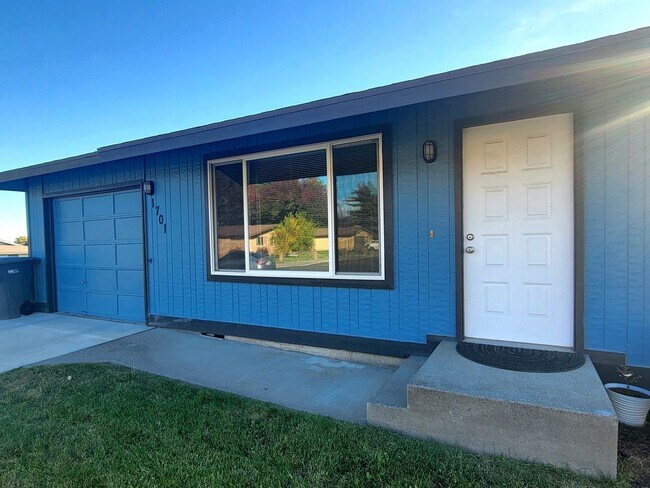Primary Photo - Duplex in Kennewick, WA