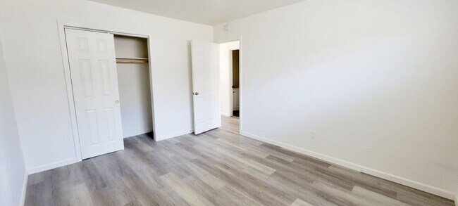 Building Photo - NSUR1259 2205 Cedar1-4