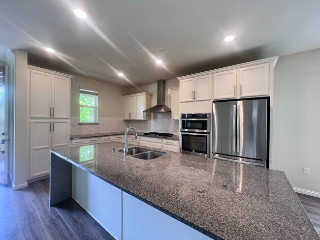 Building Photo - STUNNING 4BD/2.5BA TOWNHOUSE IN WALNUT CREEK!!!