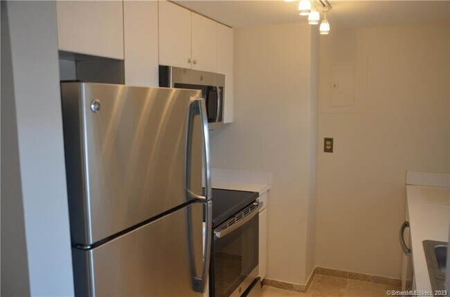 Building Photo - 127 Greyrock Pl
