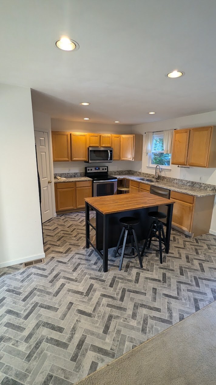 Building Photo - 2562 Creve Coeur Dr