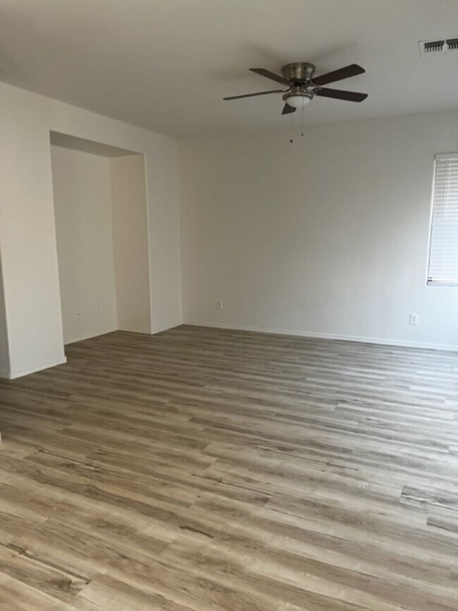 Building Photo - POWER/RAY 4 BEDROOM IN GATEWAY VILLGAE IN ...