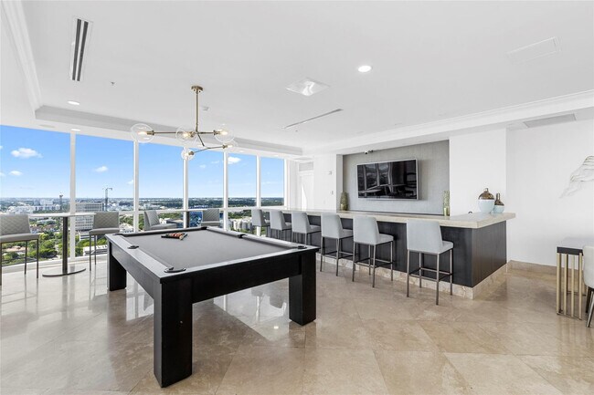 Building Photo - 511 SE 5 Ave