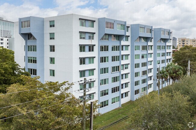 Primary Photo - Palmetto Tower Apartments