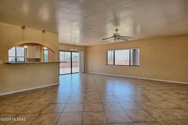 Building Photo - 1604 E 10th St