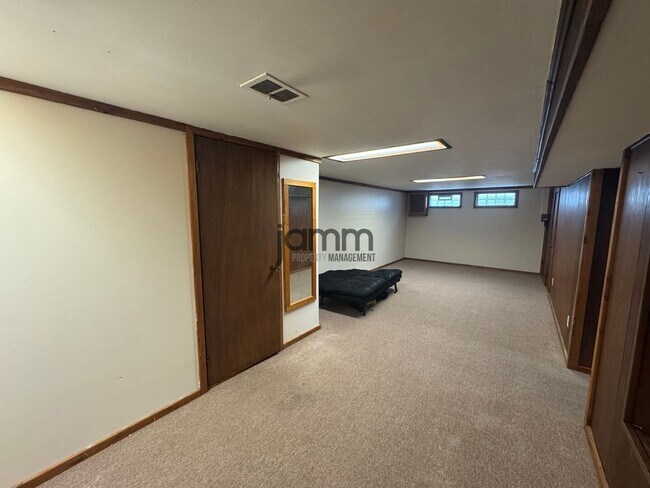 Building Photo - 14635 Sylvia Dr