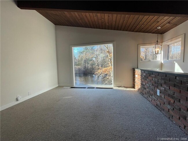 Building Photo - 860 Oakwood Rd