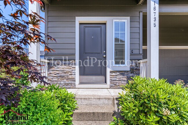Building Photo - Beautiful, Light-Filled 4-Bedroom Home with a Charming Backyard NEW PRICE $3,295 and REDUCED SECU...