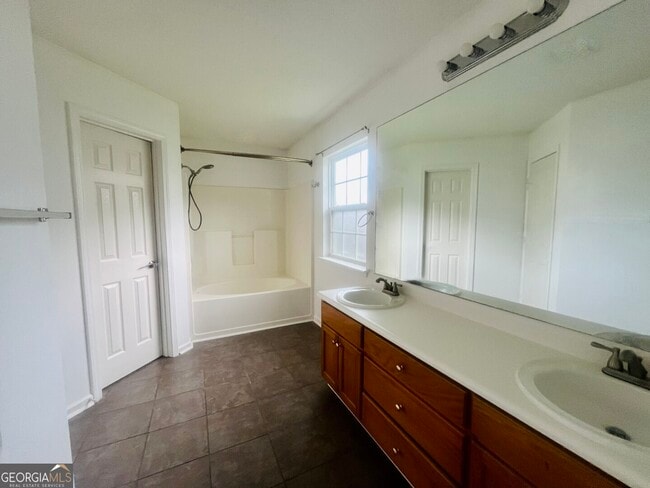 Building Photo - 435 Creekside Dr