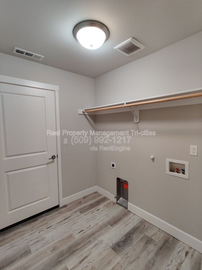 Building Photo - 8209 Coldwater Dr