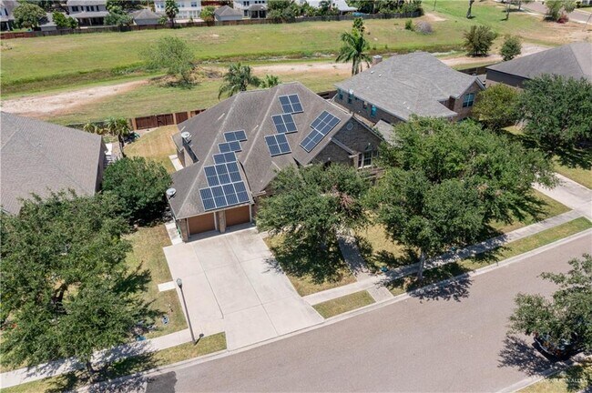 Building Photo - 31 El Jardin St