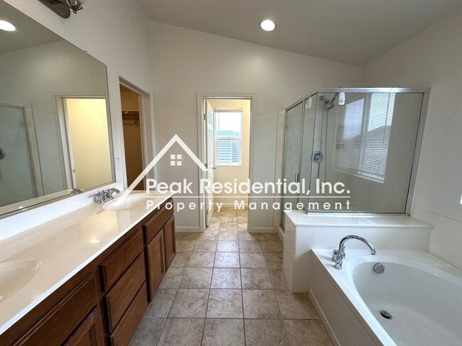 Building Photo - 1811 Waterfall Dr