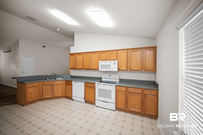 Building Photo - 13097 Concord Dr E