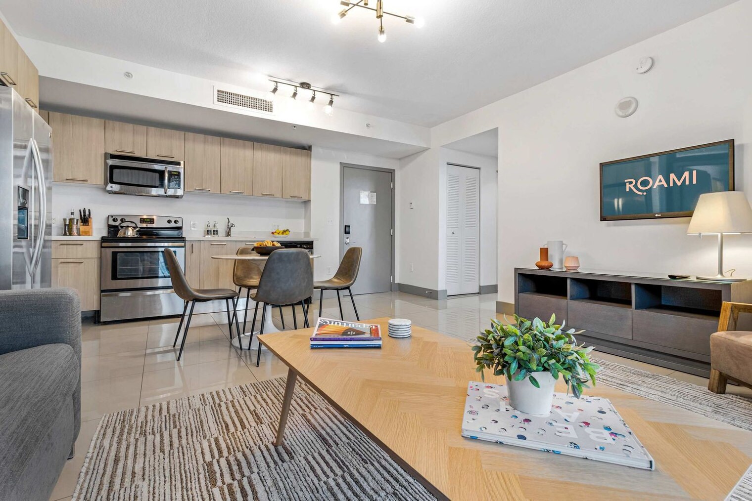 Building Photo - 1700 SW 2nd Ave