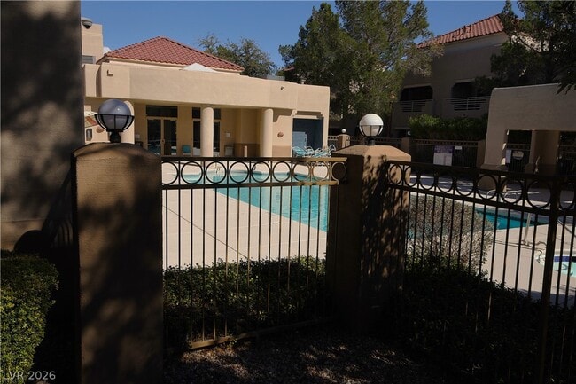 Building Photo - 1908 Mountain Hills Ct