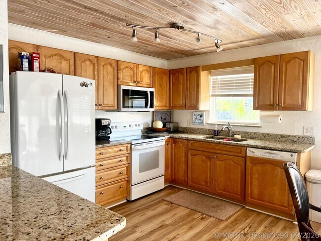 Building Photo - 1540 Lantana Ln