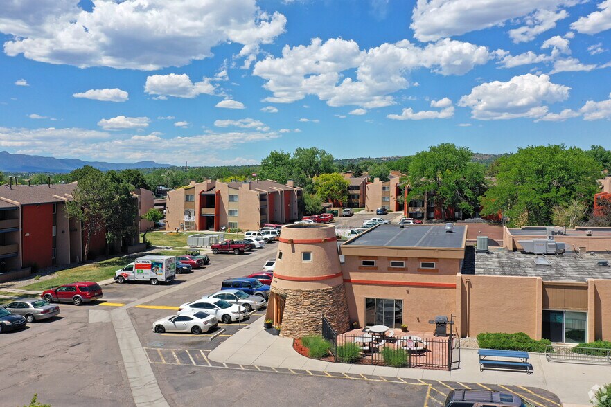Primary Photo - Greentree Village