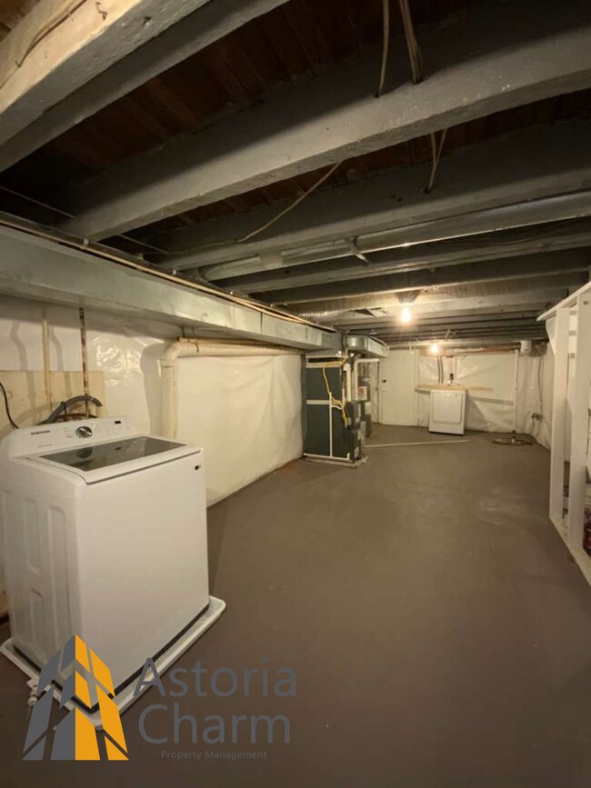 Building Photo - End Unit 3 Bedroom + Den with Backyard and Semi Finished Basement