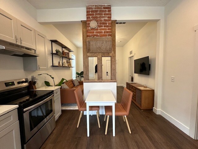 Building Photo - 835 S Edison St