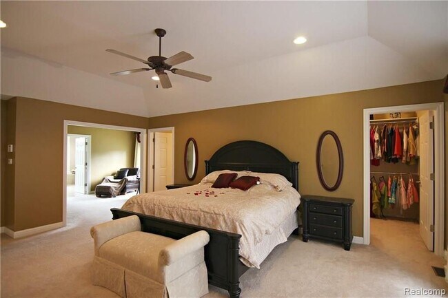 Building Photo - 26131 Sunbury Ct