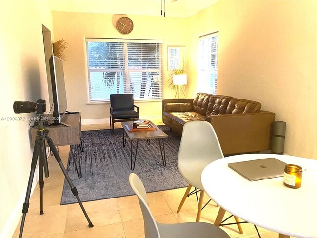 Building Photo - 5116 SW 57th Ave