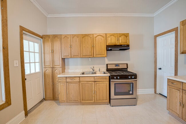 Building Photo - 373 Cedar St