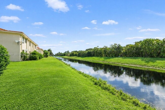 Building Photo - 11116 Royal Palm Blvd