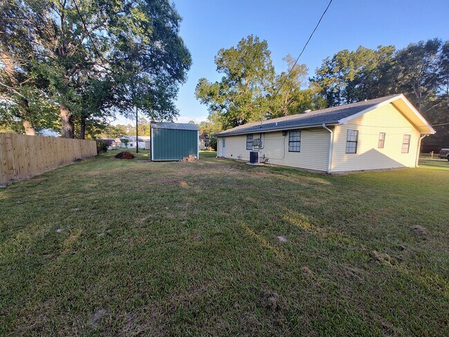 Building Photo - 105 Lumberton Dr