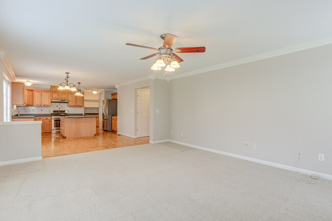 Building Photo - 2112 Echo Glen Ln