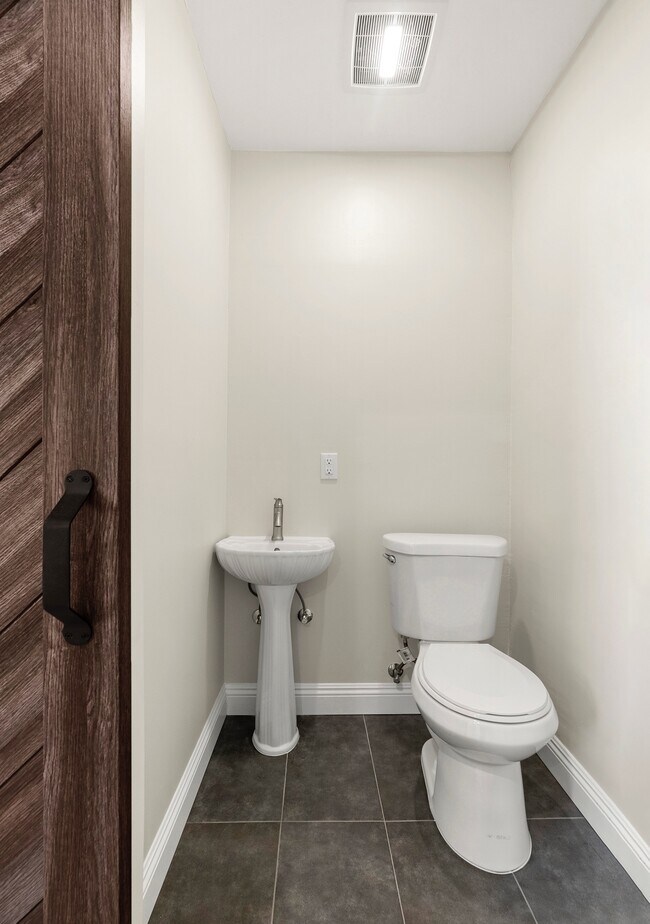 Building Photo - 749 N Wilton Pl