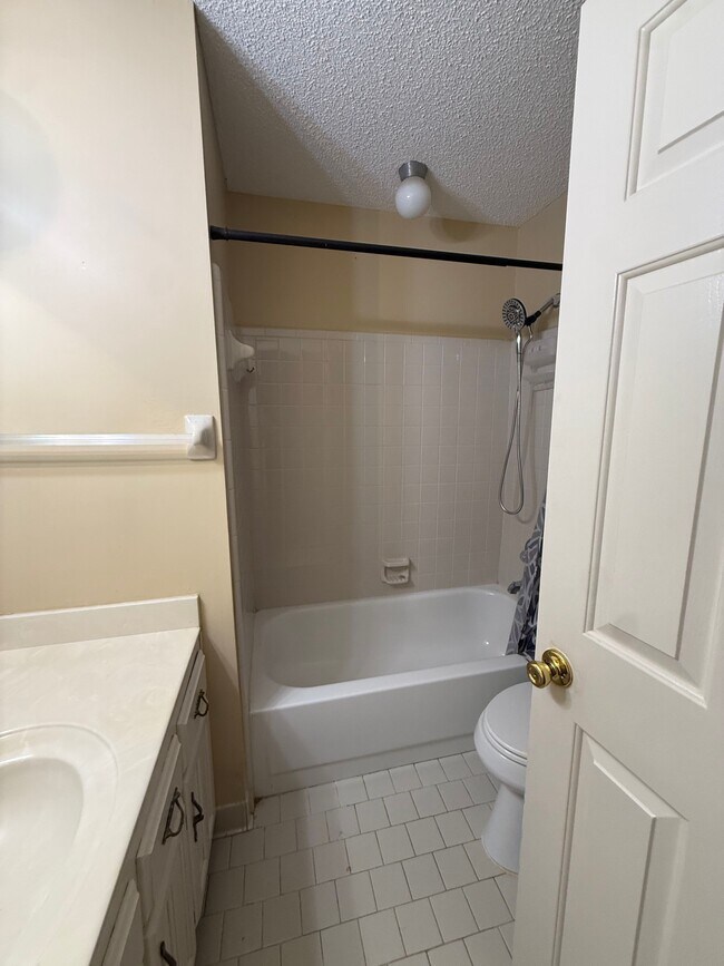 Building Photo - 8142 Creekside Cir S