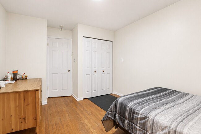 Building Photo - 2147 Ridge Ave