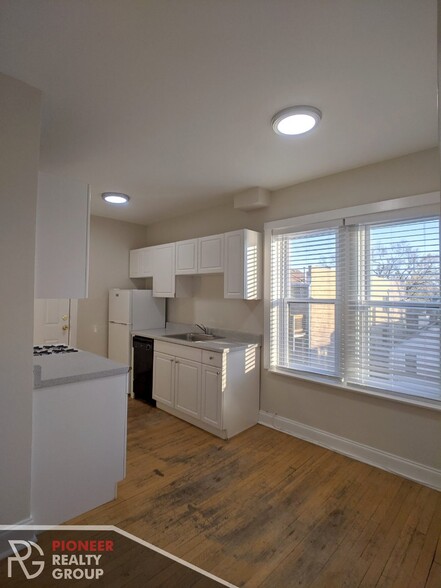 Building Photo - 3814 N Greenview Ave