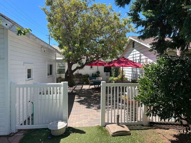 Building Photo - Fabulous 4 Bed 2 Bath One Story Craftsman ...