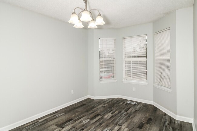 Building Photo - 208 Tamara Way