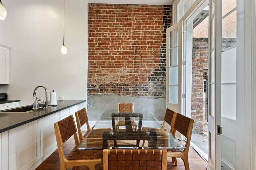Building Photo - 822 Perdido St