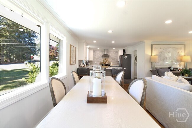 Building Photo - 1092 West Lake Dr