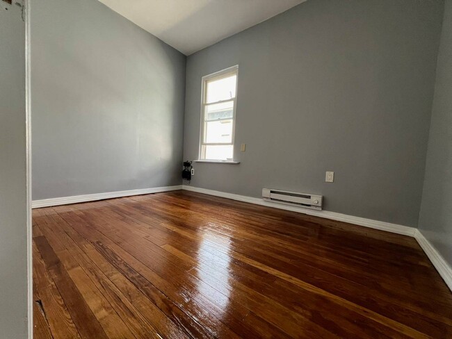 Building Photo - 27 Alton Pl