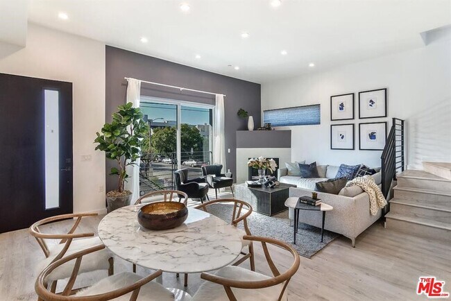 Building Photo - 1002 N Hudson Ave