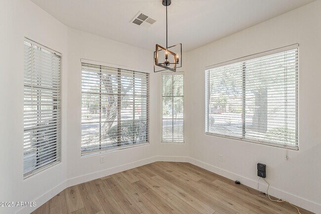 Building Photo - 3877 S Coach House Dr