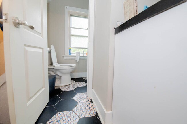 Building Photo - 1626 De Sales Ln