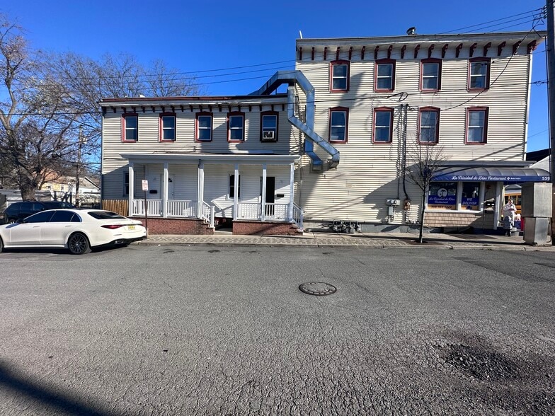 Building Photo - 559 S Main St