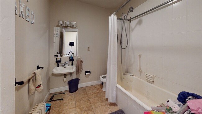 Building Photo - 27 Falcon St