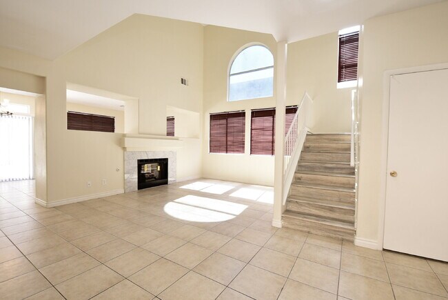 Building Photo - Charming 3-Bedroom, 2.5-Bath Two-Story Home At Smoke Ranch!