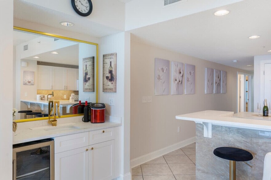 Building Photo - 10811 Front Beach Rd